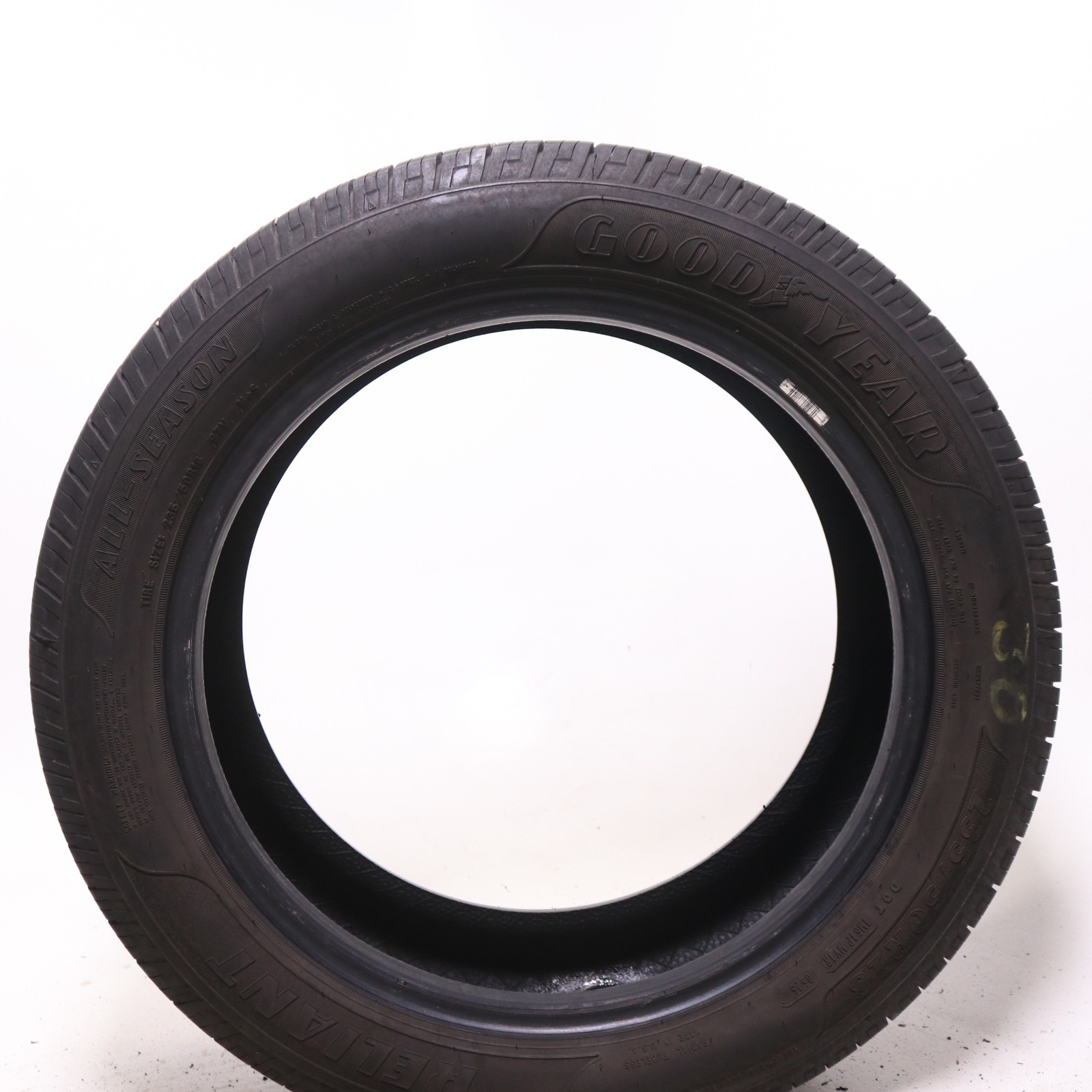 Set of 2 Used 235/50R18 Goodyear Reliant All-season – 97V – 8-8.5/32