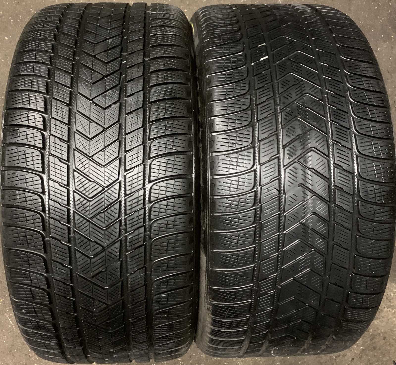 2 Winter Tires Pirelli Scorpion TM Winter MO1 325/35 R22 114W M+S RA1195