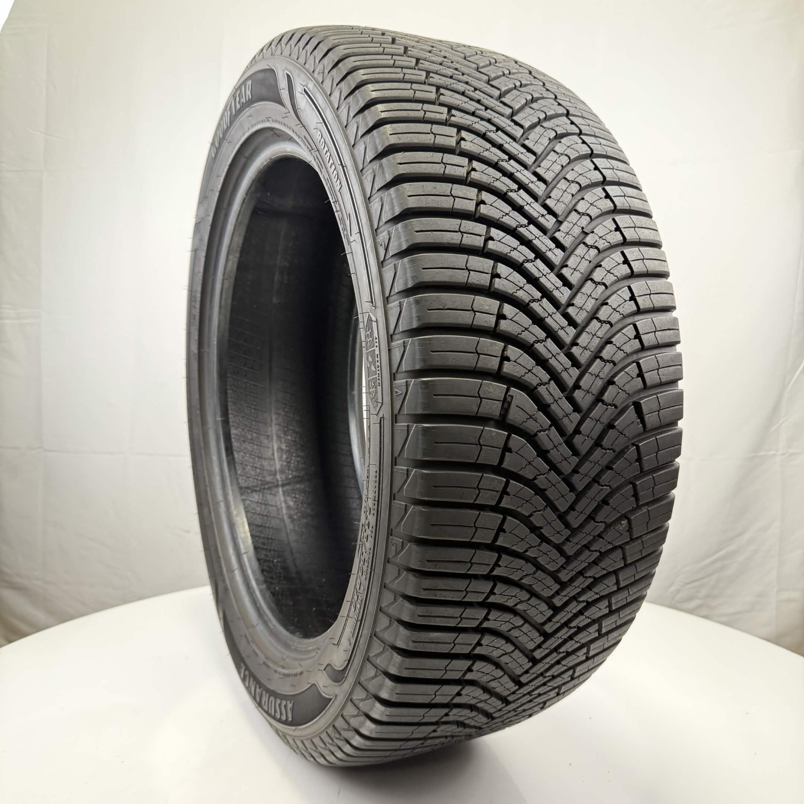 Used 255/50R20 Goodyear Assurance WeatherReady 2 109V 10/32 (DOT 24)