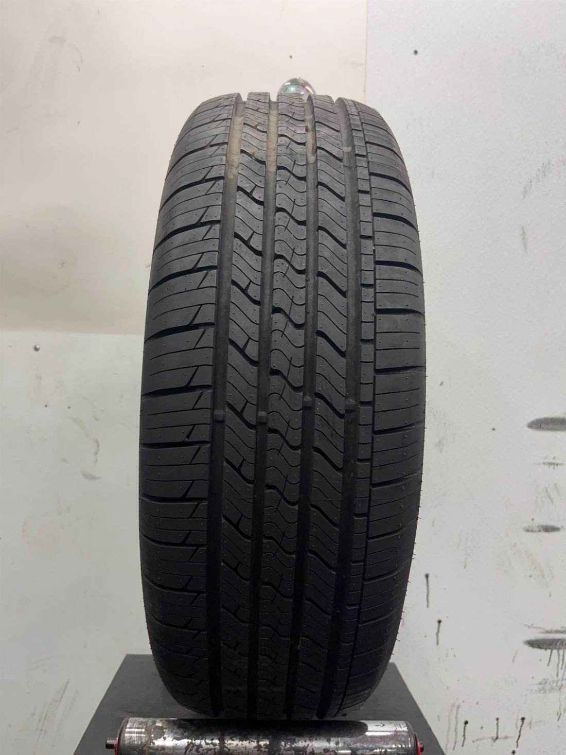 1 Used P235/65R17 GT Radial Maxtour LX 104 H – 11/32