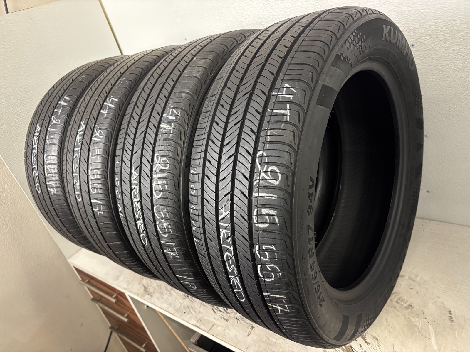 NO SHIPPING ONLY LOCAL PICK UP Set 4 Tires 215 55 17 Kumho Solus TA31