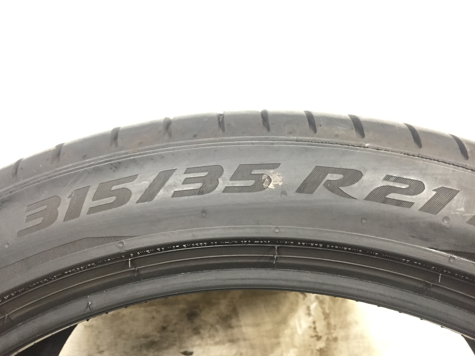 [1] Pirelli P Zero PZ4 Run Flat P315/35R21 315 35 21 Tire 7.75/32