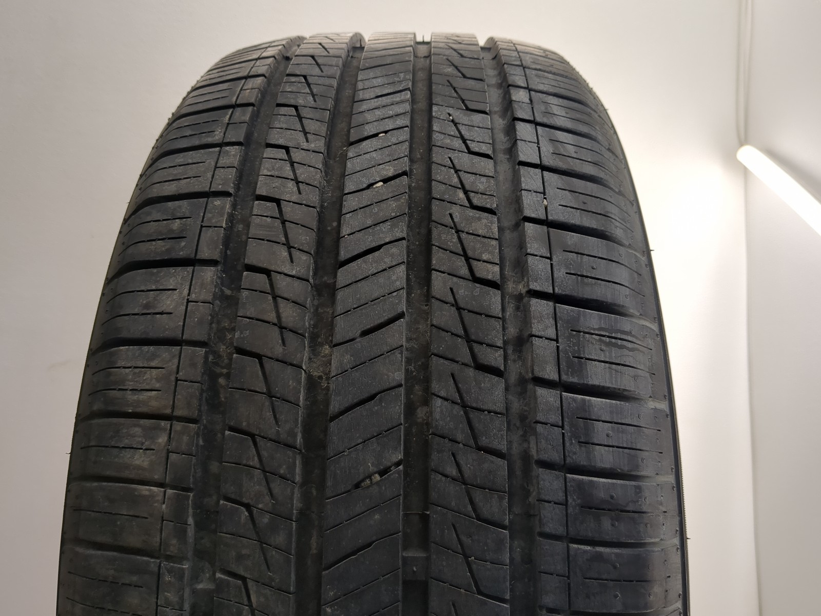 Used Tire 235/50R18 IRONHEAD REFLEX IHO1 97H – Tread Depth 9/32