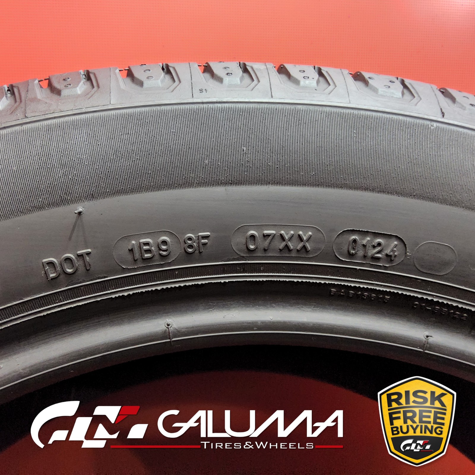 1 (One) Tire Michelin Defender 2 XL 235/55R19 235/55/19 105H No Repairs #94755