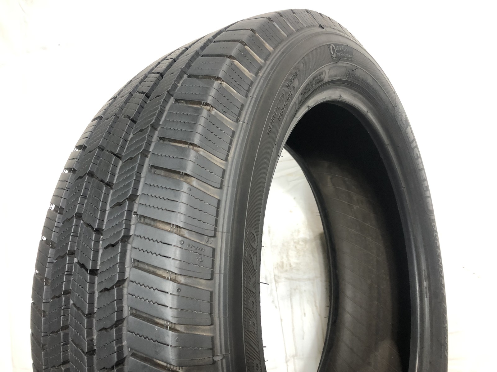 [1] Michelin Defender LTX M/S P235/55R20 235 55 20 Tire 9.75/32
