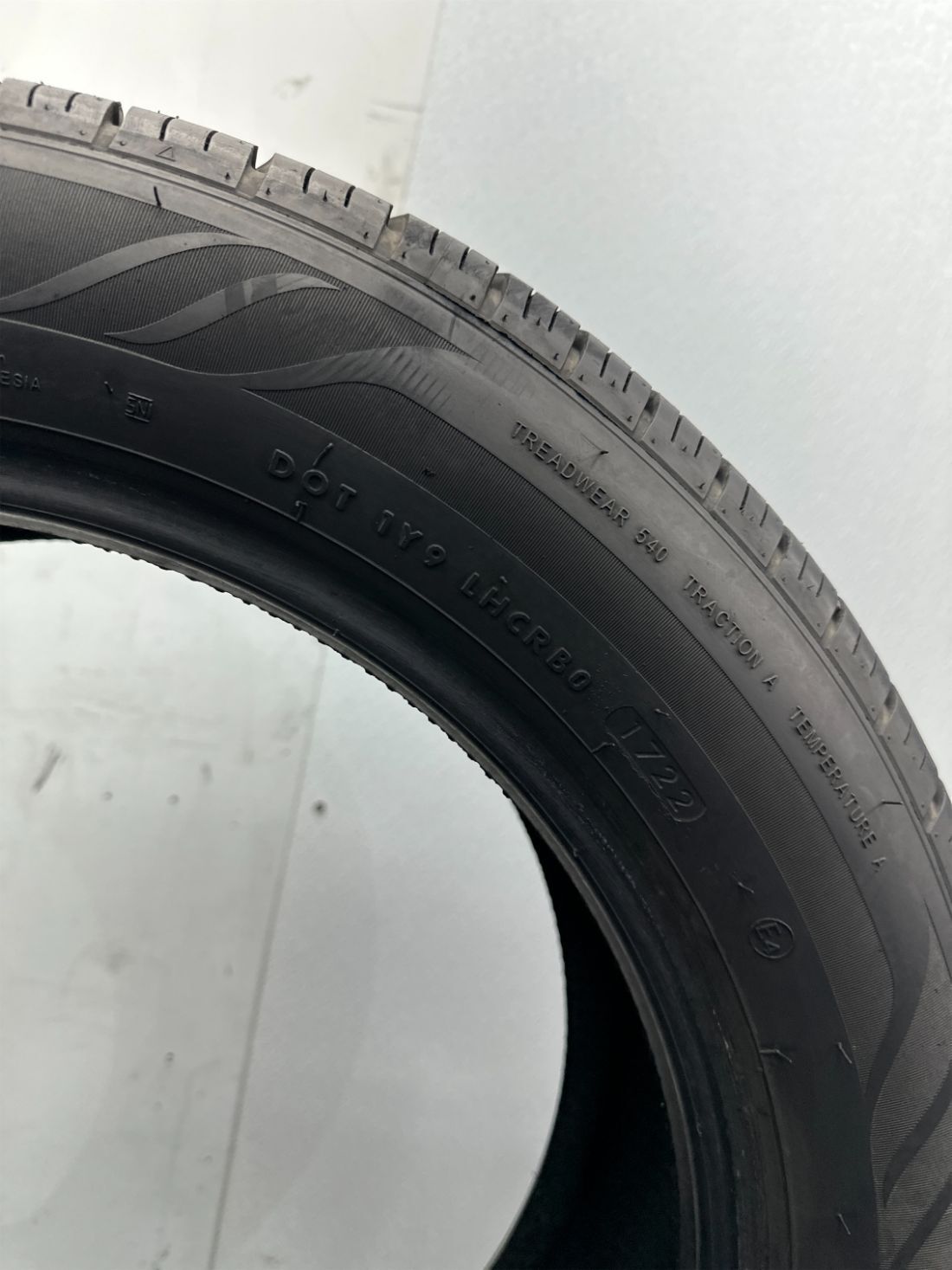 Used P225/55R18 GT Radial Champiro Touring AS 98 V – 10/32