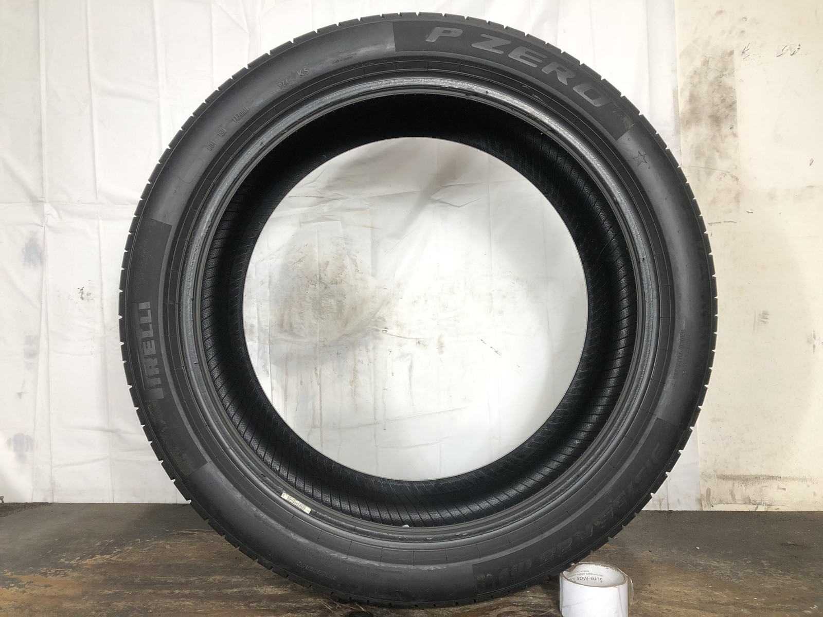[2] Pirelli P Zero PZ4 Run Flat P315/35R22 315 35 22 Tire 8.5/32