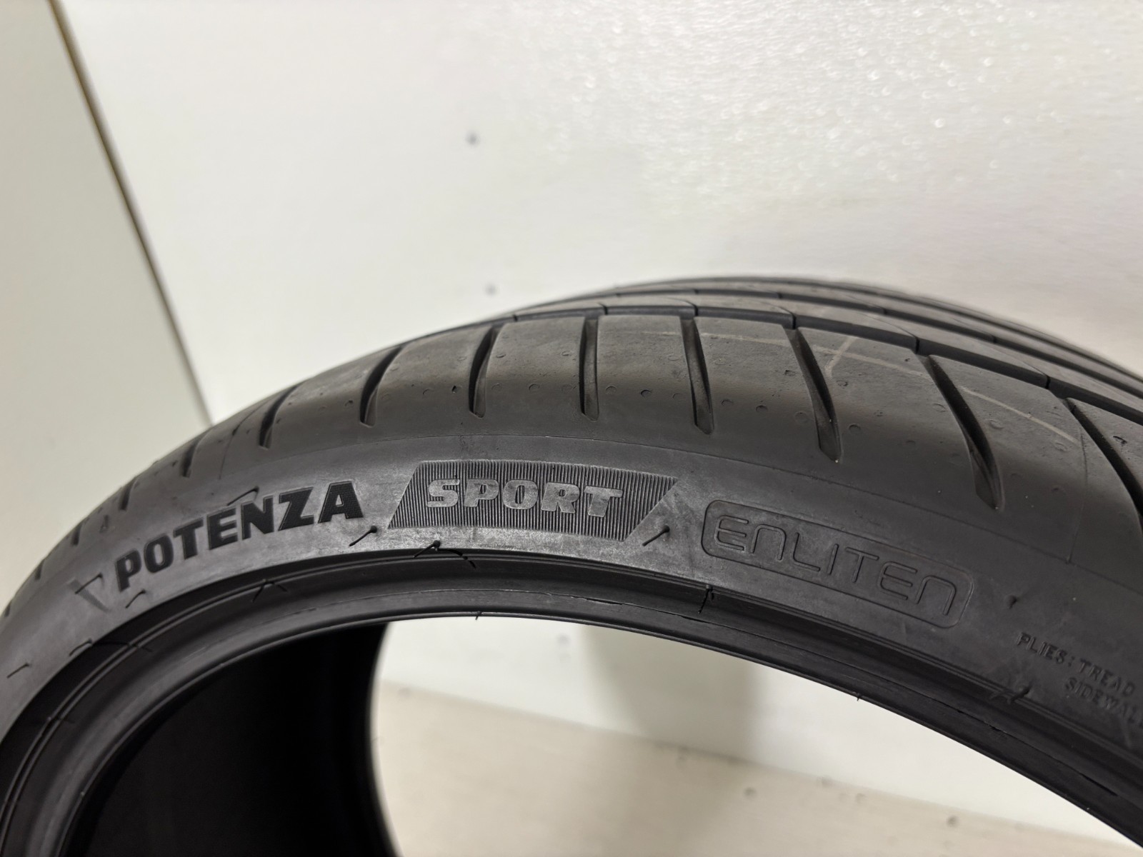 1 Tire 265 30 19 Bridgestone Potenza Sport R01 Enliten 93Y (6.95/32 = 99% Tread)