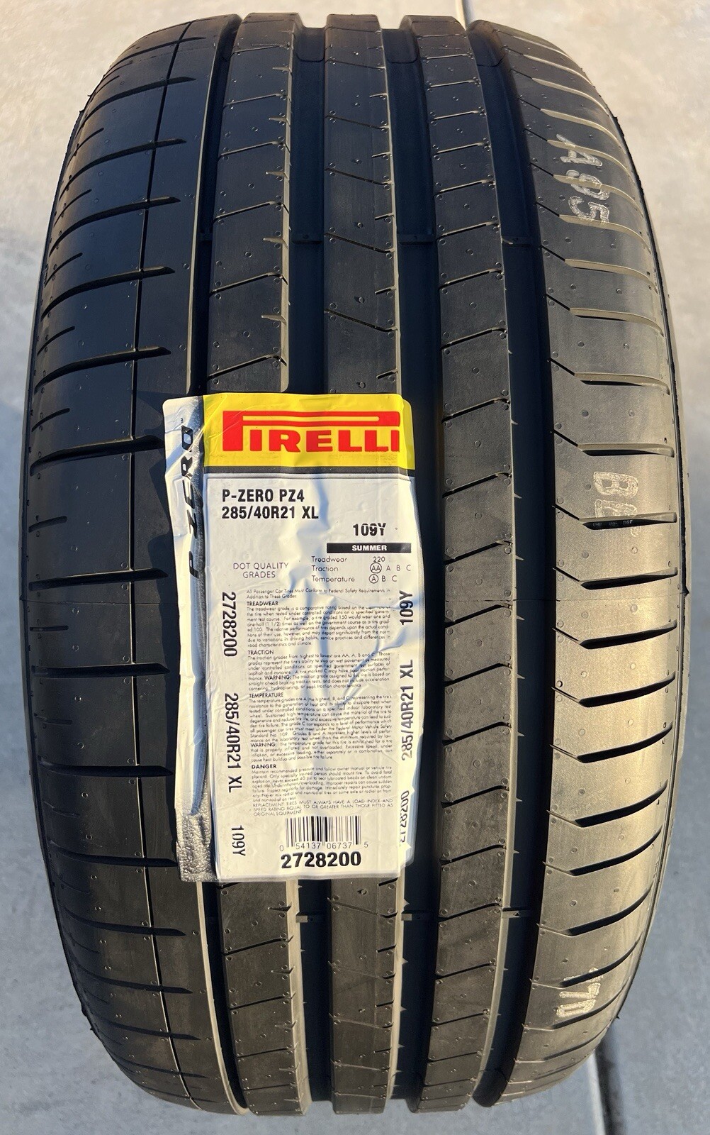 SET OF TWO BRAND NEW 285/40R21 Pirelli P Zero PZ4 Sport Tires 2854021