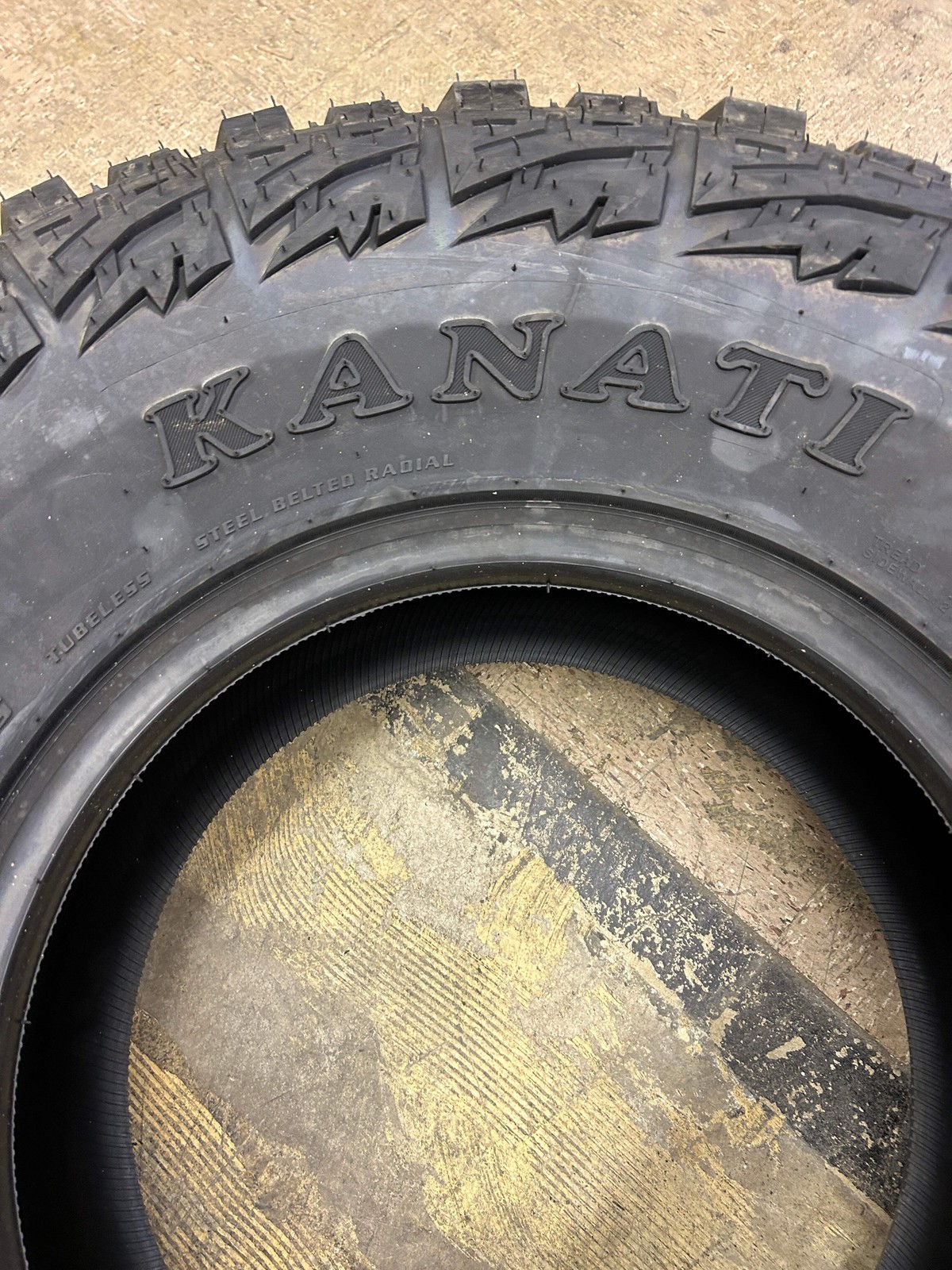 KANATI MUD HOG M/T BSW LT 315 75 16 121/118Q 8PLY MUD TERRAIN TIRE L1631575D252