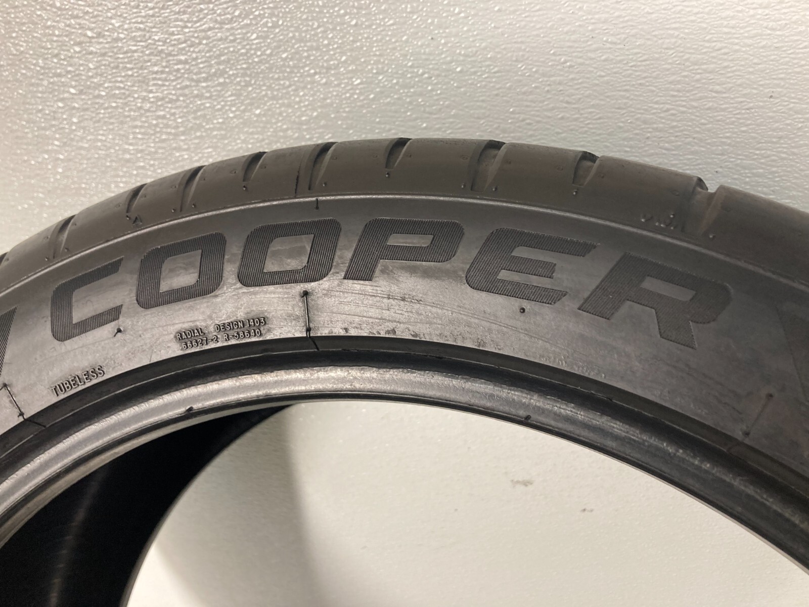 1 Tire 255 45 20 Cooper Zeon RS3-G1 (5.3-6.0/32 Tread) 101W