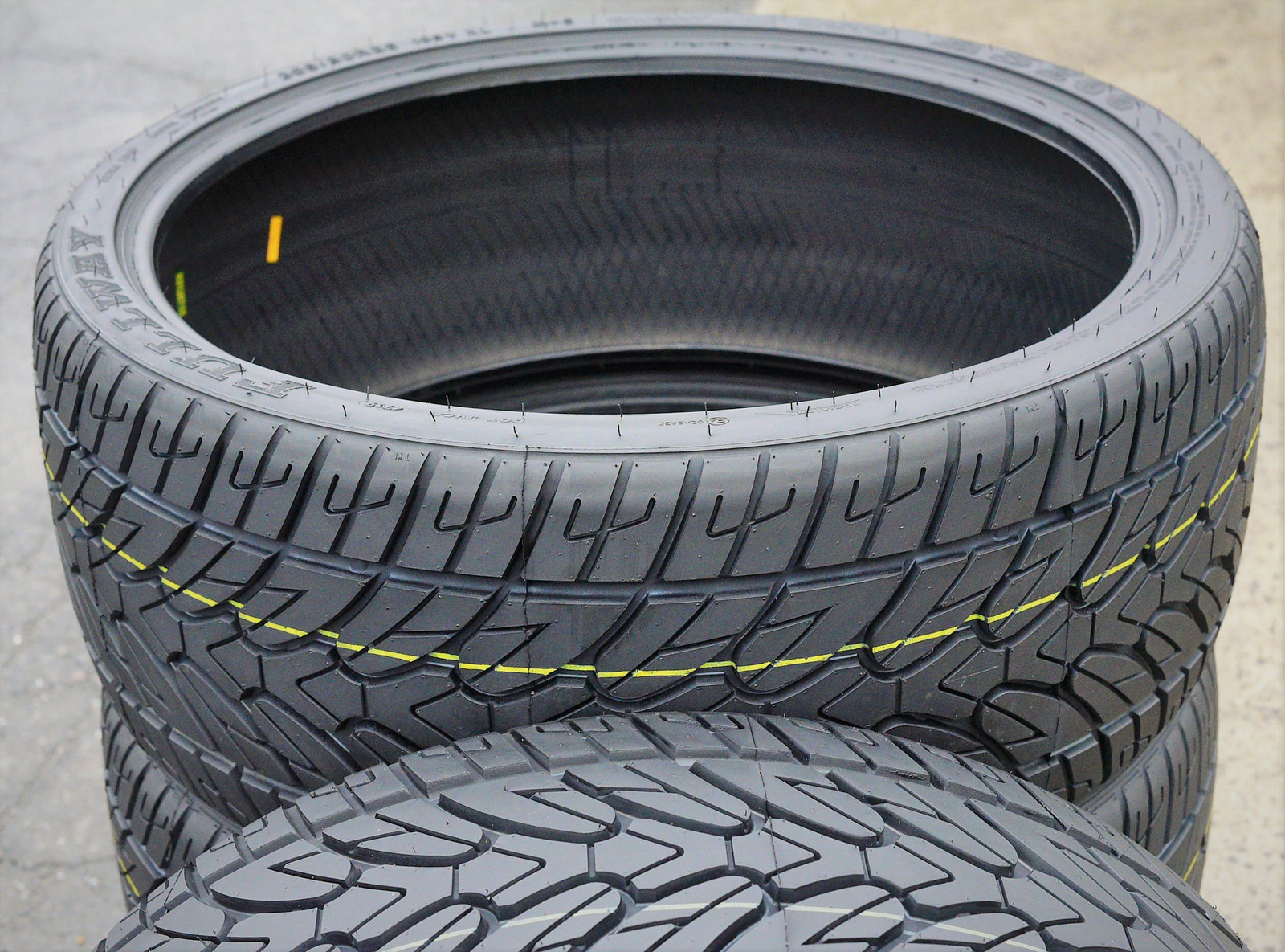 4 New Fullway HS266 305/35R24 112V XL A/S Performance Tires
