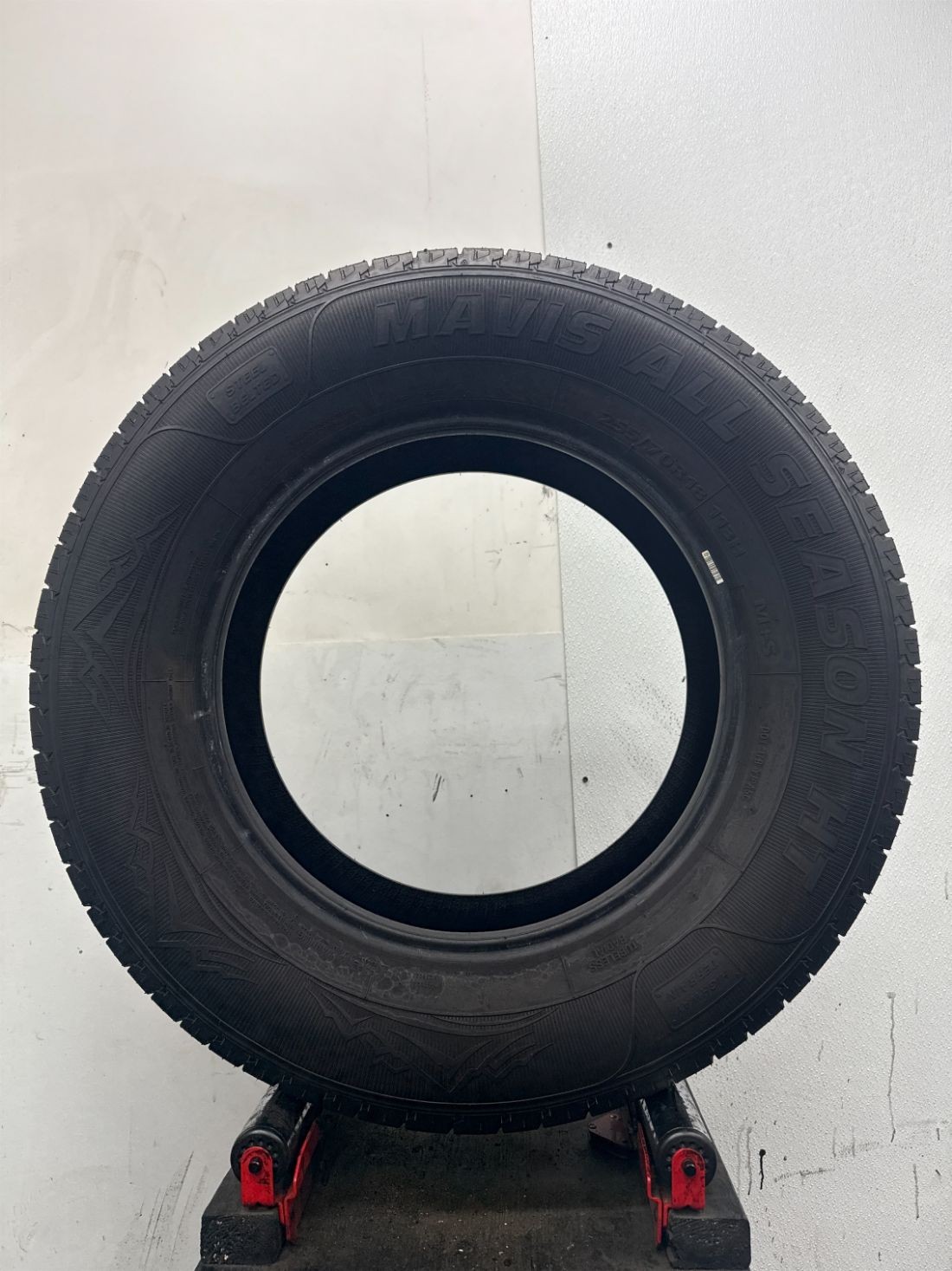 1 Used P255/70R18 Mavis All Season HT 113 H – 9/32