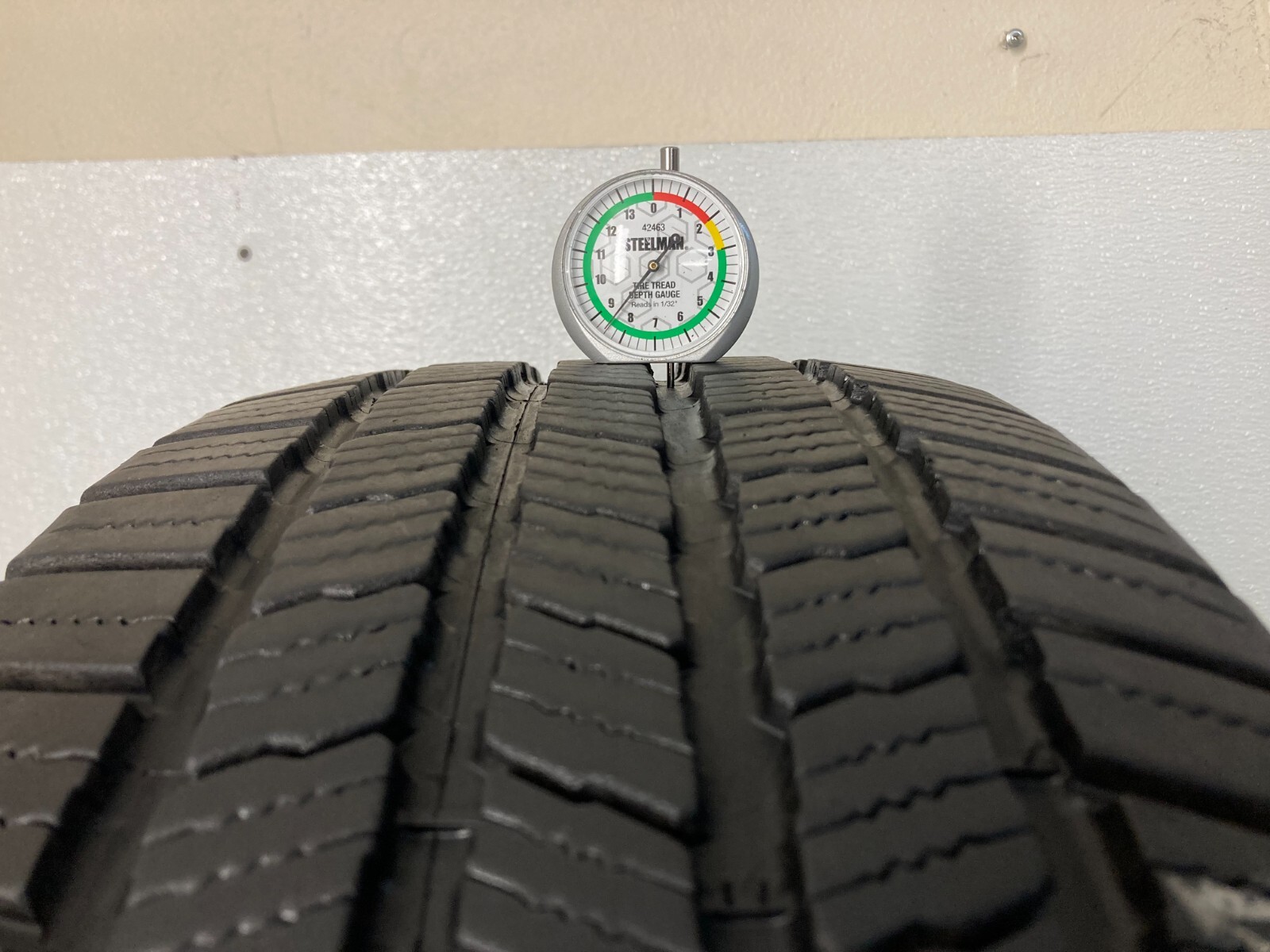 1 Tire 255 70 17 Michelin Defender LTX M/S (8.50/32 Tread Left) 112T