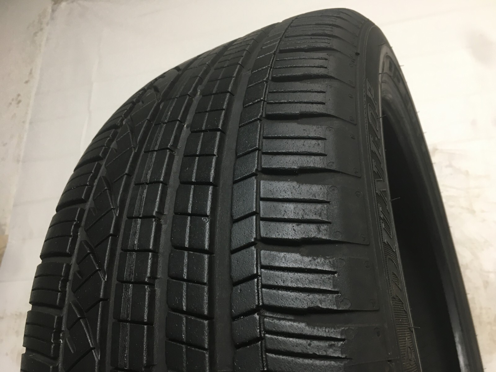 [1] Dunlop Grandtrek Touring A/S P235/45R20 235 45 20 Tire 8.0-8.5/32