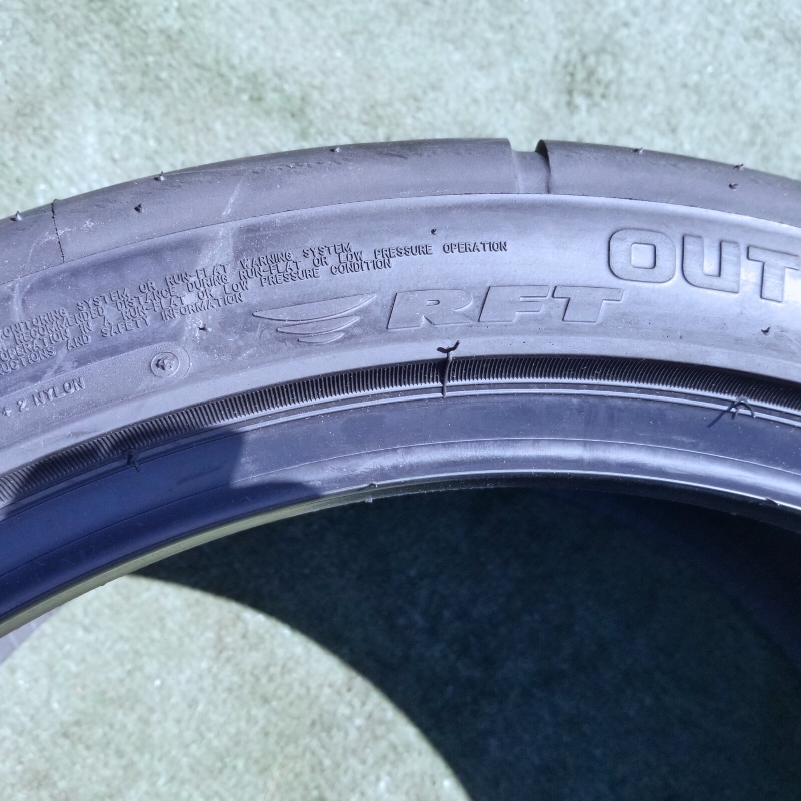 255/40ZRF20 Bridgestone Potenza RE070R Tire RFT 255 40 20 Nissan GTR 255/40R20