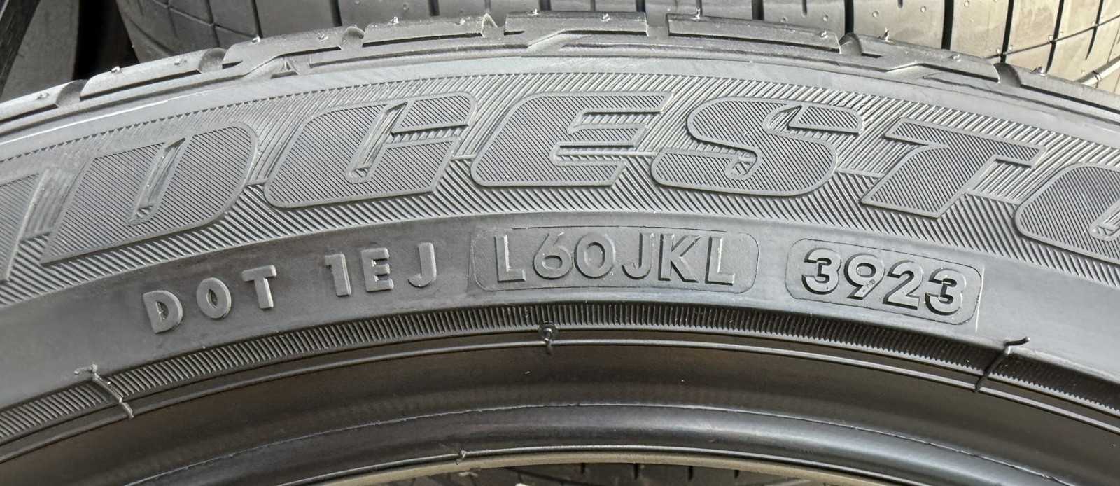 Set of FOUR BRAND NEW 285/35ZR20 Bridgestone Potenza RE050A Tires 2853520