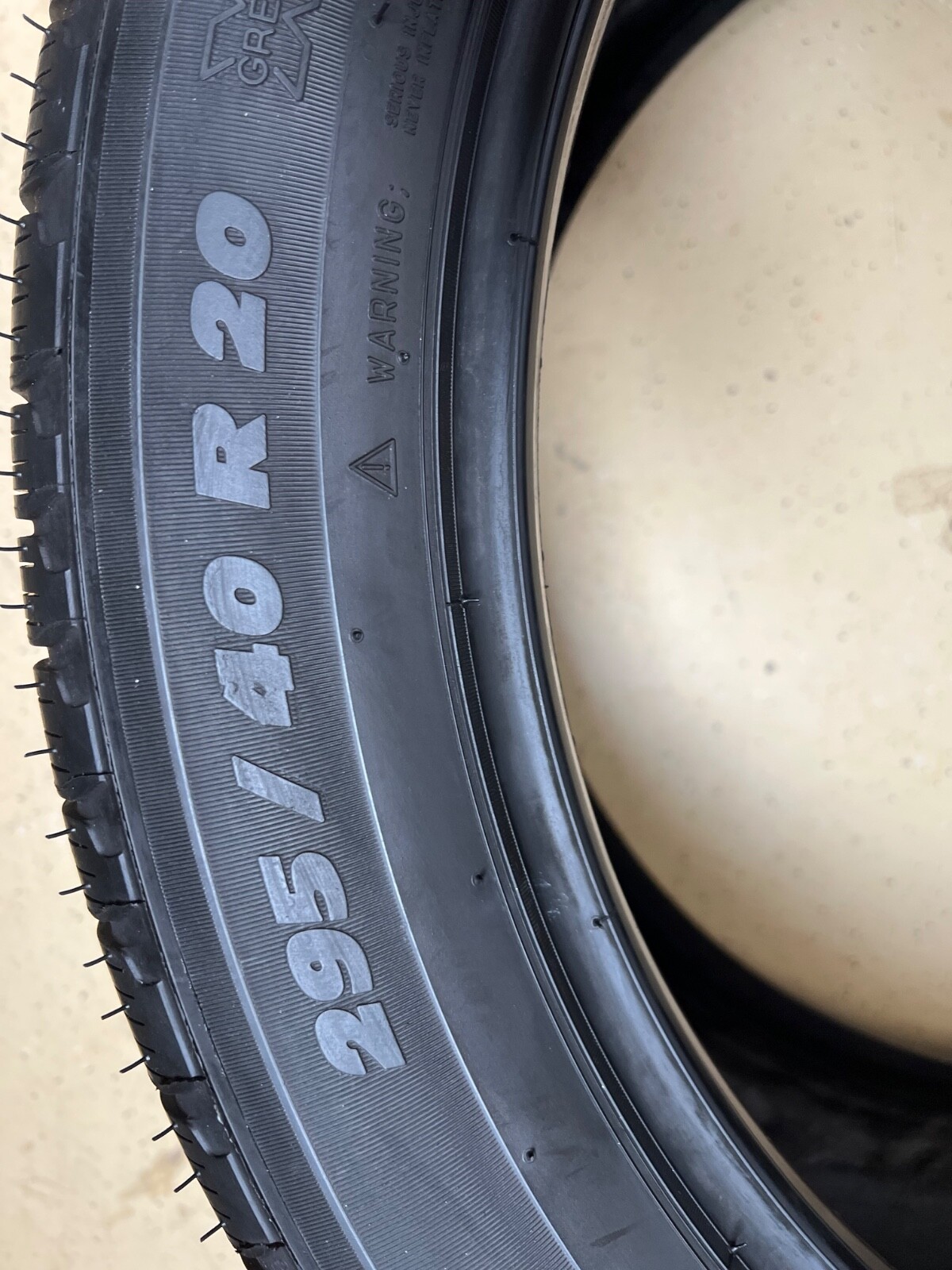 1 – NICE 295/40R20 (106V) Michelin Latitude Tour HP (N0) Porsche OEM – 6094