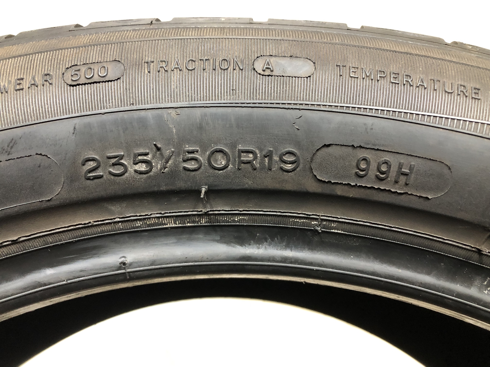 [1] Michelin Primacy MXM4 P235/50R19 235 50 19 Tire 7.5/32