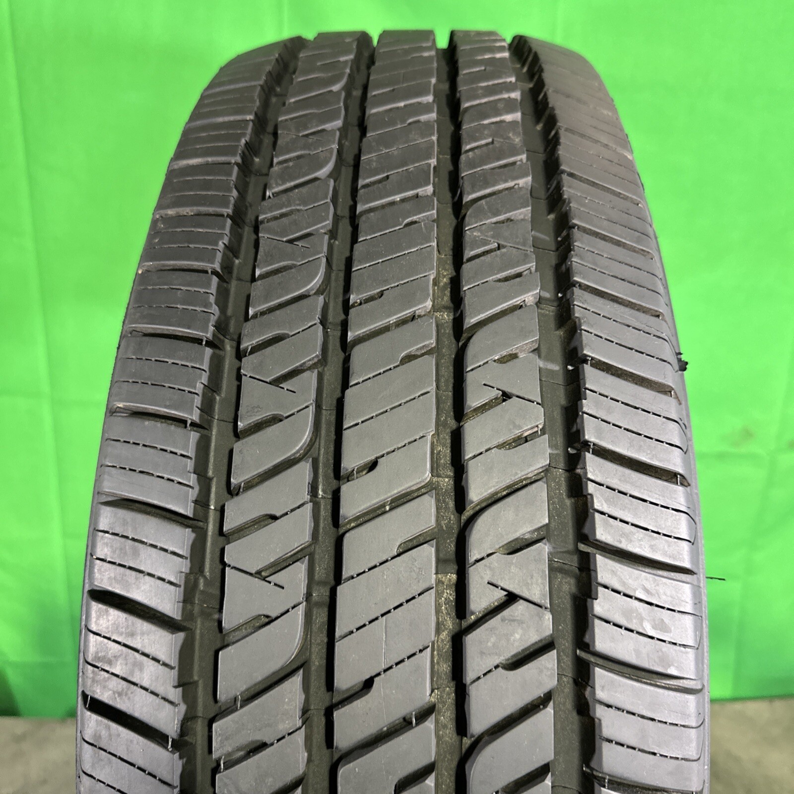 Single,Used-LT275/70R18 Bridgestone Dueler H/T 125/122R 9/32 DOT 4822