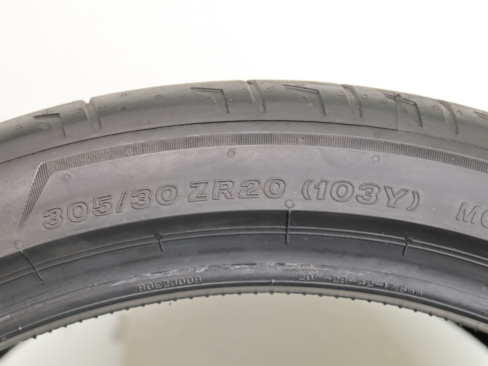 305/30ZR20 Bridgestone Potenza Sport MGT 103Y 7/32 DOT 3022 1J138