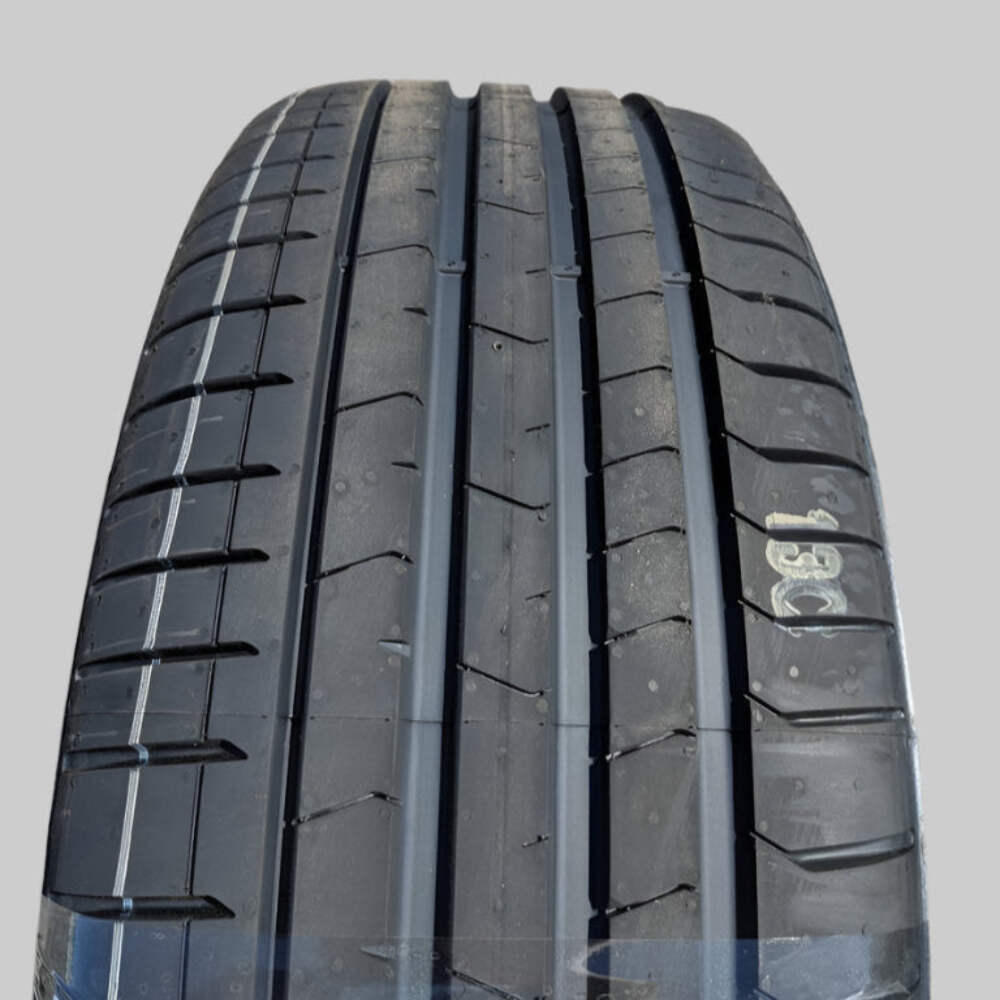 PIRELLI P ZERO PZ4 LUXURY BMW RUNFLAT RSC P 225 40 20 94Y XL TIRE 2750500