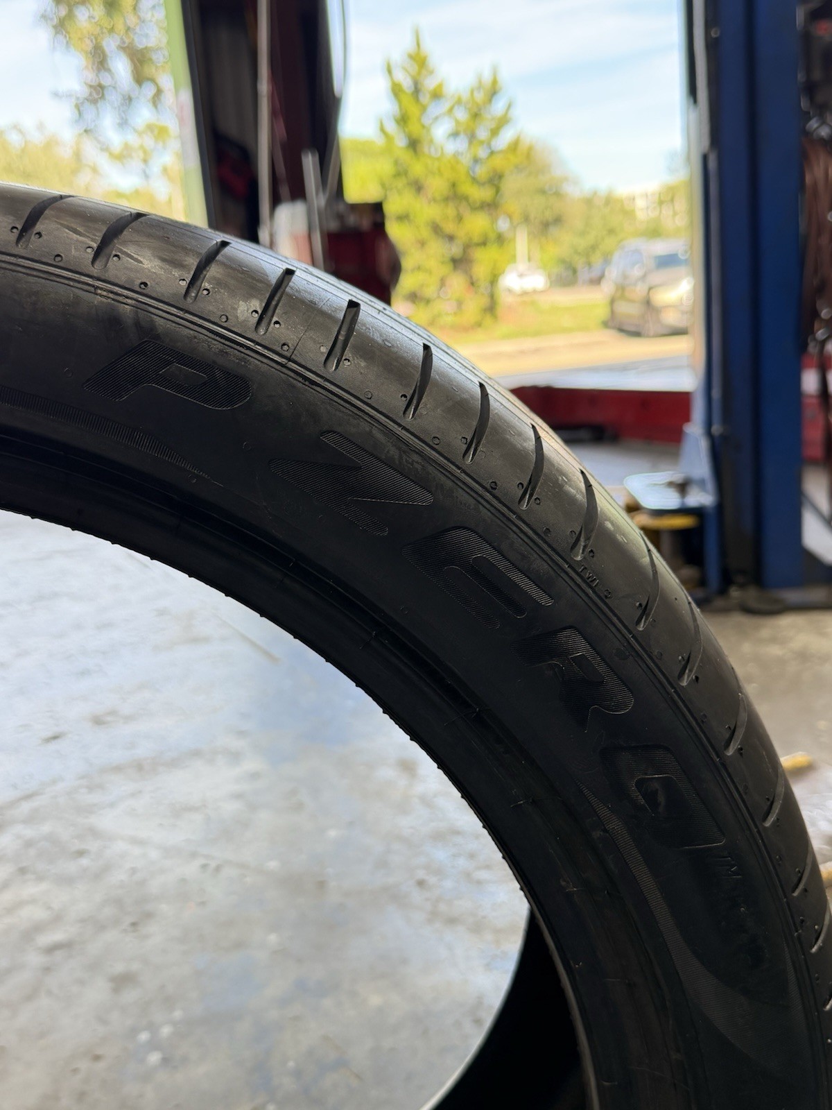 315/35/ZR21 PIRELLI PZERO Tire Run Flat 111Y XL (Used)