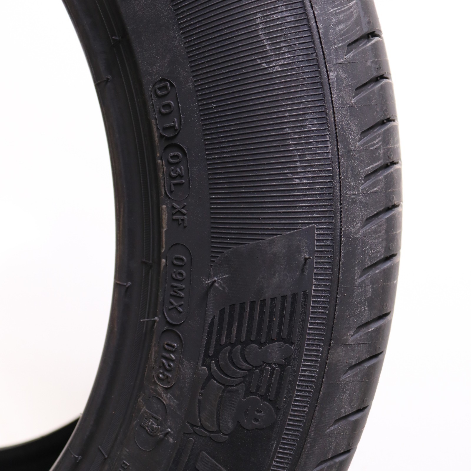 Set of 4 New 235/60R18 Michelin e.Primacy AO – 107W – 8/32