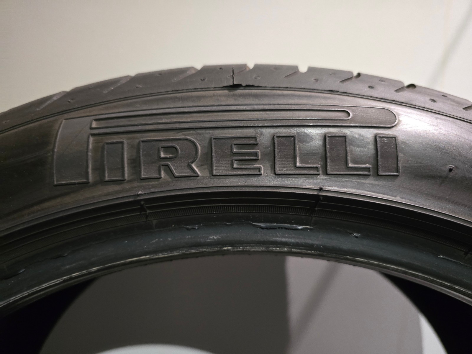 Summer tires 255 40 19 100 Y XL TL (AO) PZERO Pirelli
