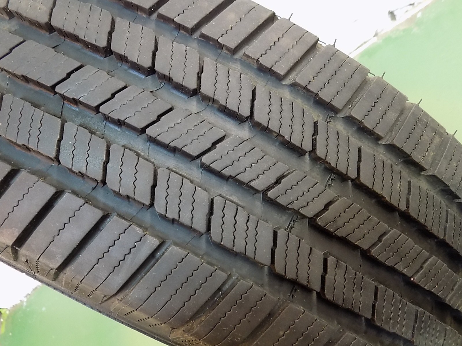 LT245/75R16 Michelin Defender LTX M/S 120 R Used 11/32nds