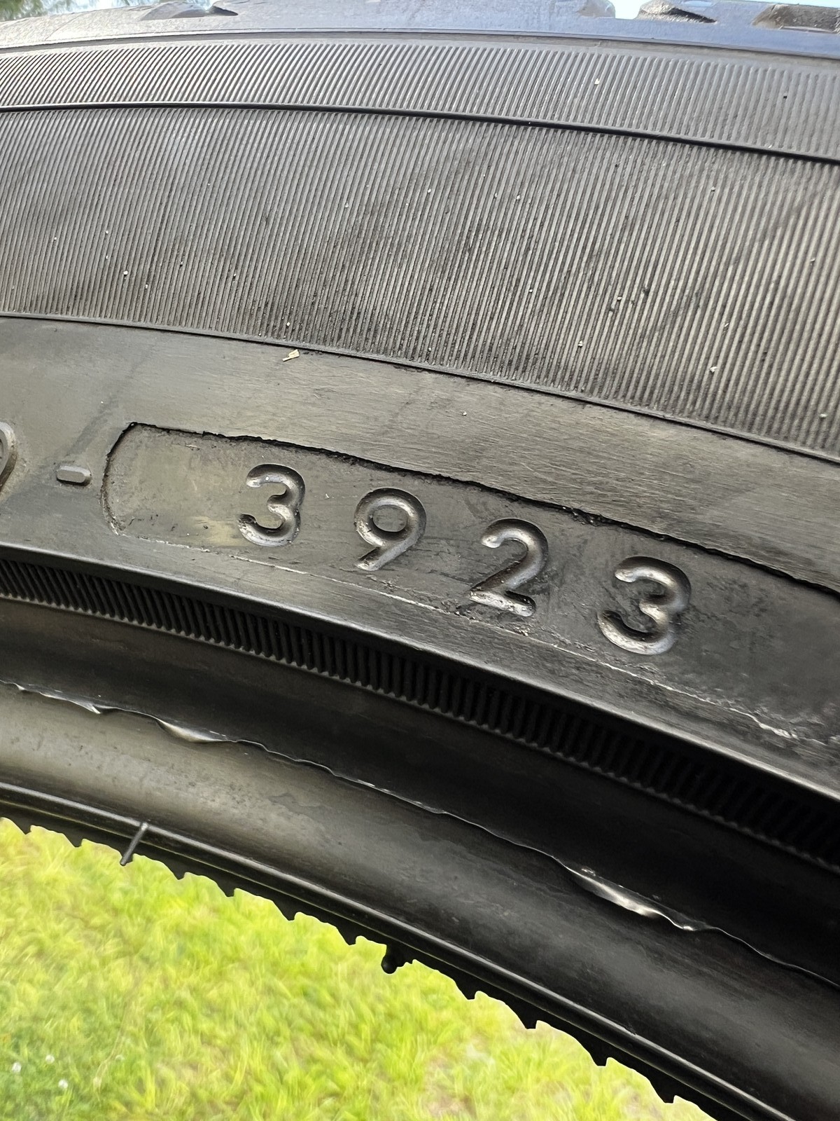 1 Tire Yokohama Advan Sport V107 ★ BMW I 315/35R22 111Y DOT.3923 7/32