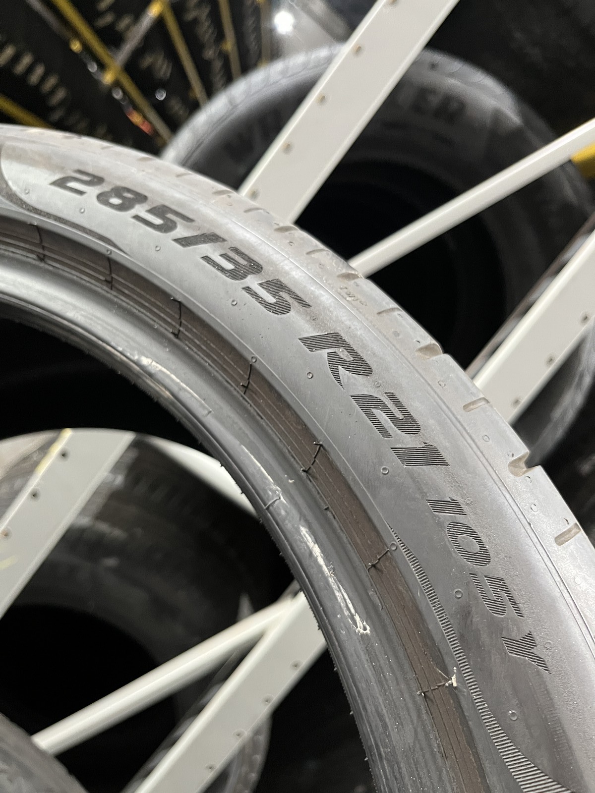 1 Tire Pirelli P Zero PZ4 ★ BMW 285/35R21 105Y DOT.1323 6.25/32