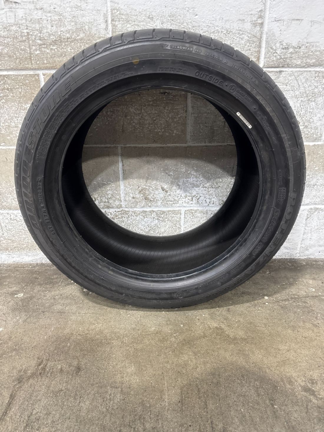 1x P275/40R18 Bridgestone Potenza RE050A RFT 10/32 99 W New Tire 2754018