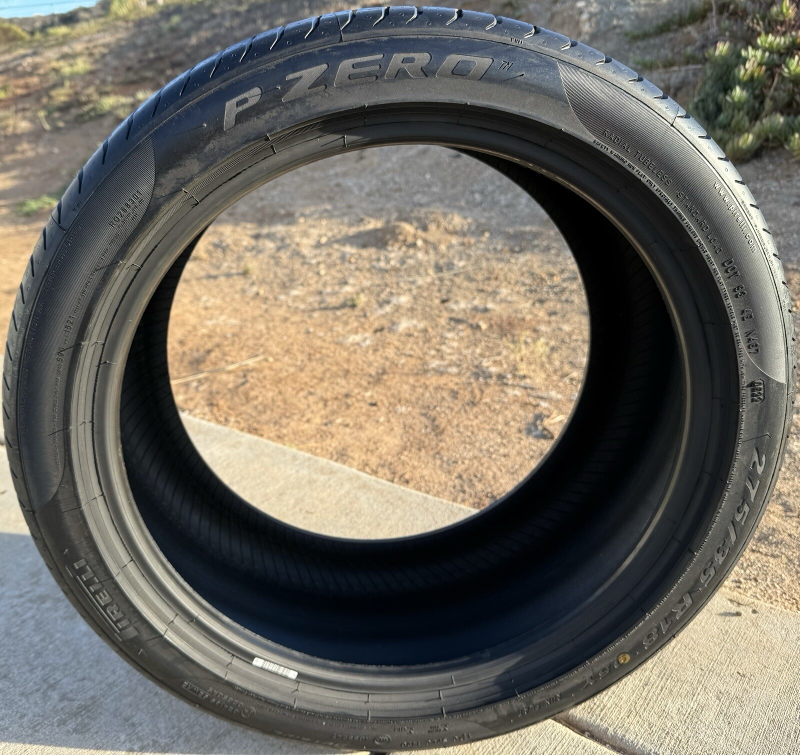 Set of TWO BRAND NEW 275/35R18 95Y Pirelli P Zero Run Flat Tires 2753518