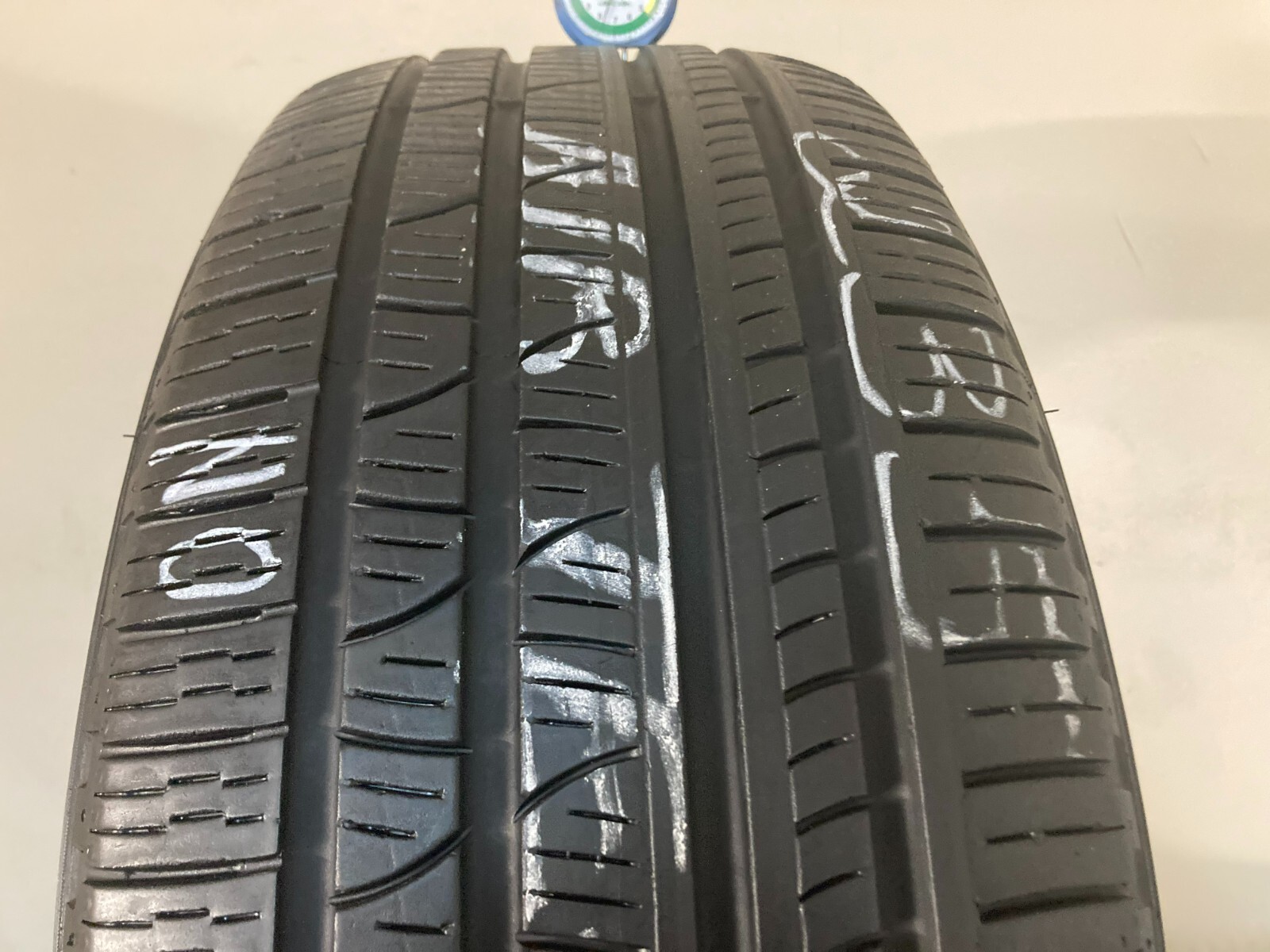 1 Tire 235 55 19 Pirelli Scorpion Verde N0 (7.00-7.80/32 Tread) All Season 101V