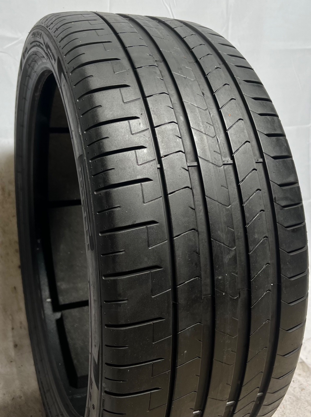 1 – NICE 265/35R22 XL (102V) Pirelli P Zero PZ4 PNCS (VOL) Volvo OEM – 7045