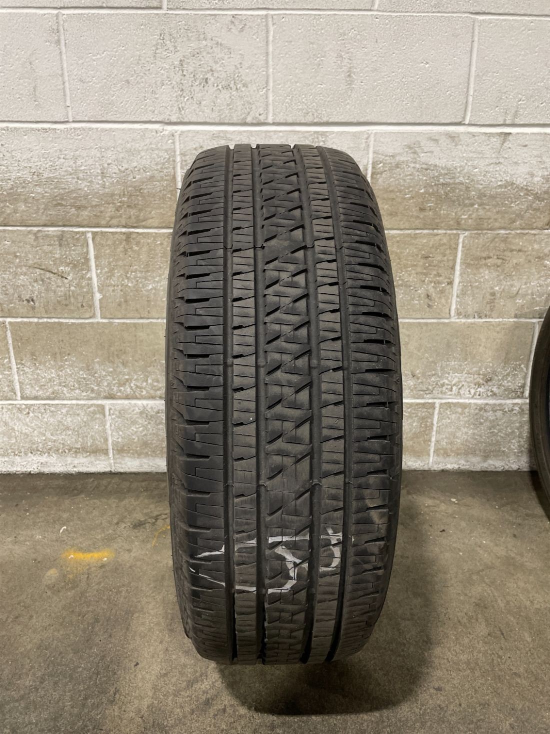 1x P265/65R17 Bridgestone Dueler H/L Alenza Plus 10/32 110 T Used Tire 2656517