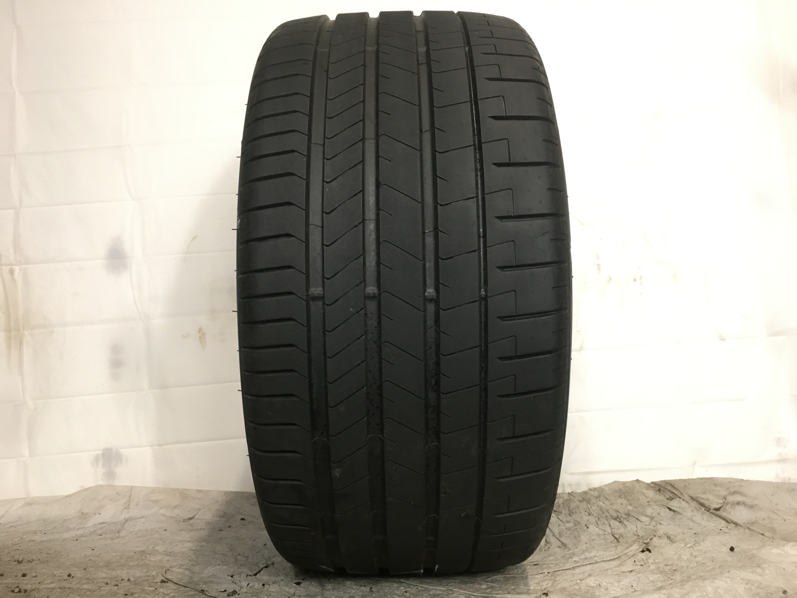 [1] Pirelli P Zero PZ4 P315/30ZR22 315 30 22 Tire – Driven Once