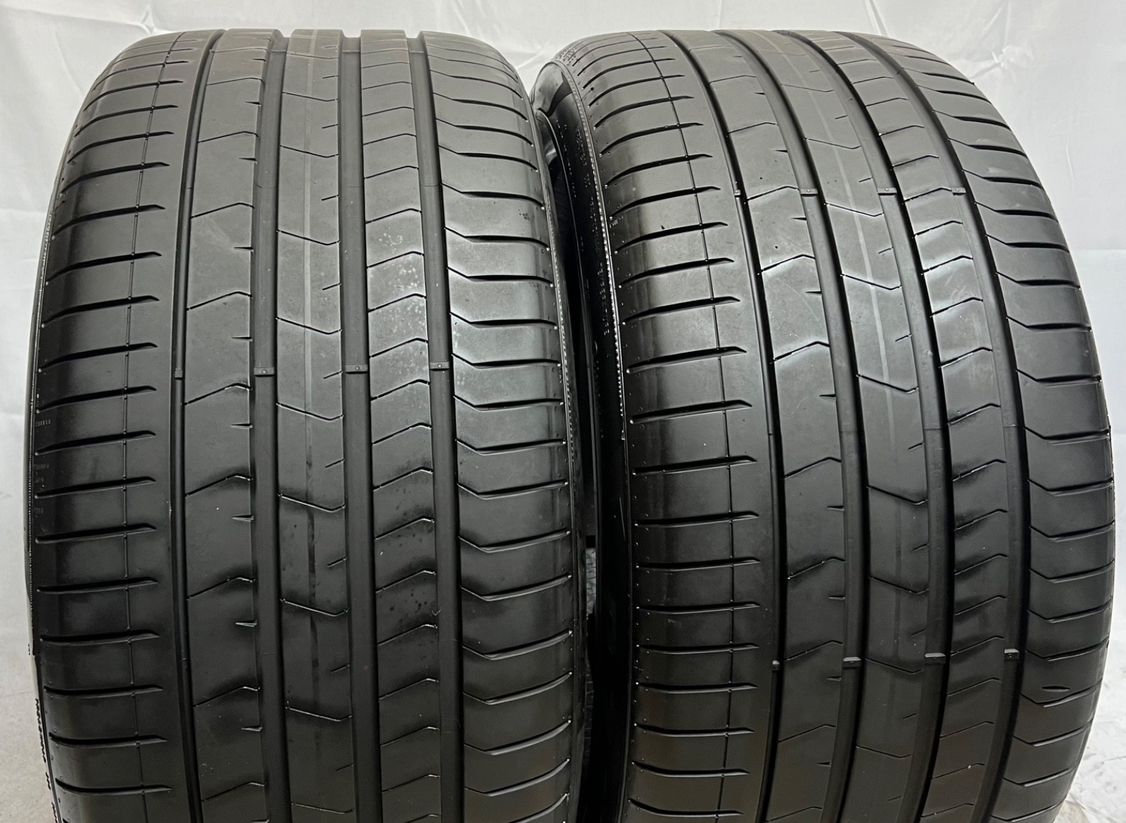 2 – TAKEOFF 305/35ZR21 XL (109Y) Pirelli P Zero PZ4 PNCS (B) Bentley – 4058
