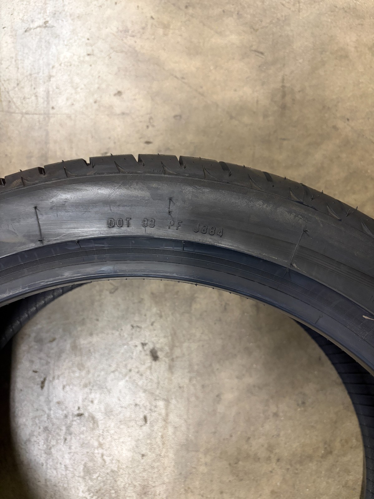 1 Tire Pirelli Scorpion Zero Asimmetrico P235/45/20 100H Summer