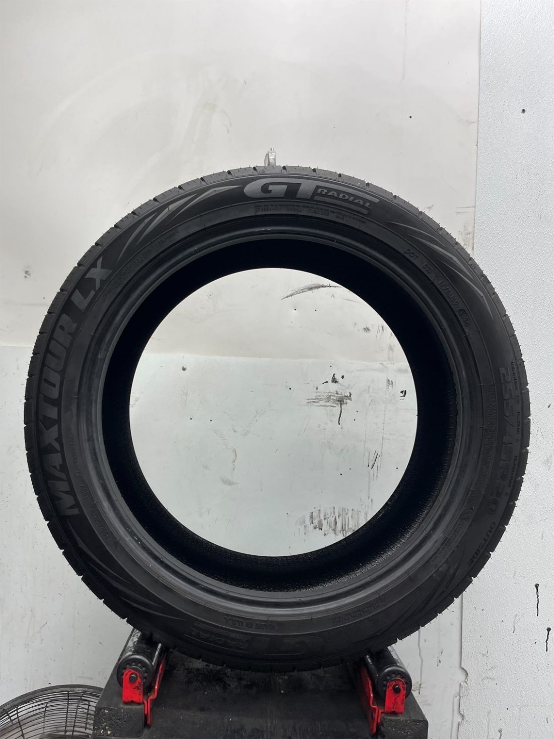 1 Used P255/45R20 GT Radial Maxtour LX 105 V – 9/32