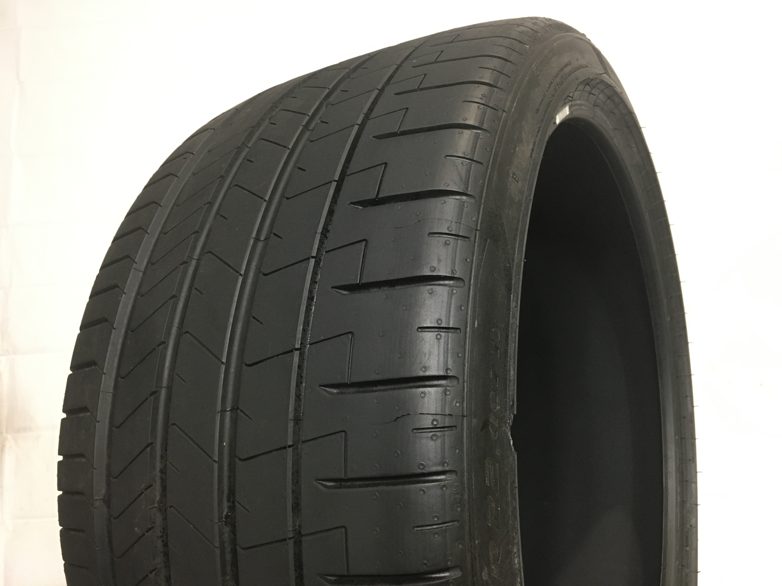 [1] Pirelli P Zero PZ4 P315/30ZR22 315 30 22 Tire – Driven Once