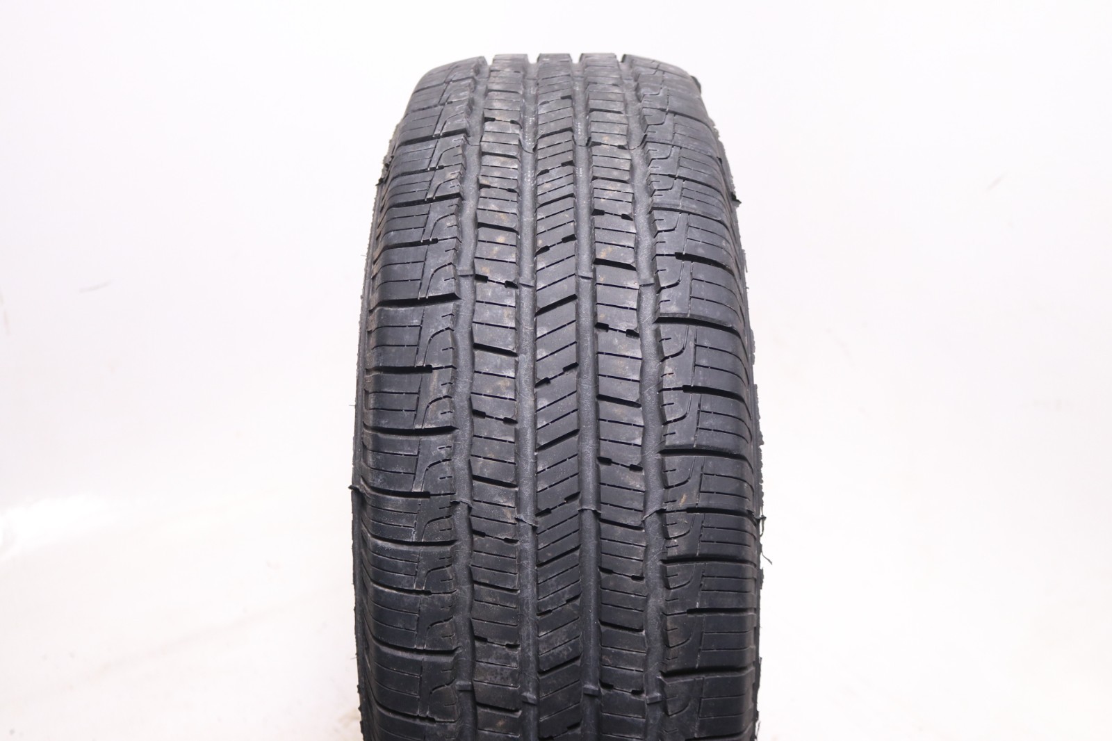 Set of 2 Used 235/65R17 Goodyear Reliant All-Season – 104V – 9-10/32