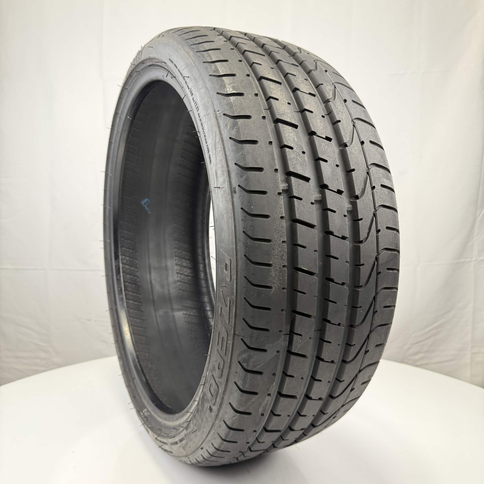 Used 235/35ZR20 Pirelli P Zero 88Y 10/32 (DOT 21)