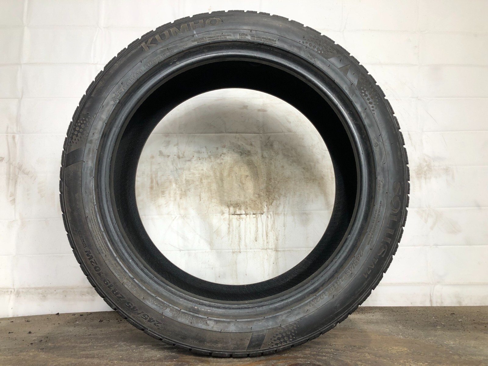 [1] Kumho Solus TA71 P245/45ZR19 245 45 19 Tire 9.75-10.0/32