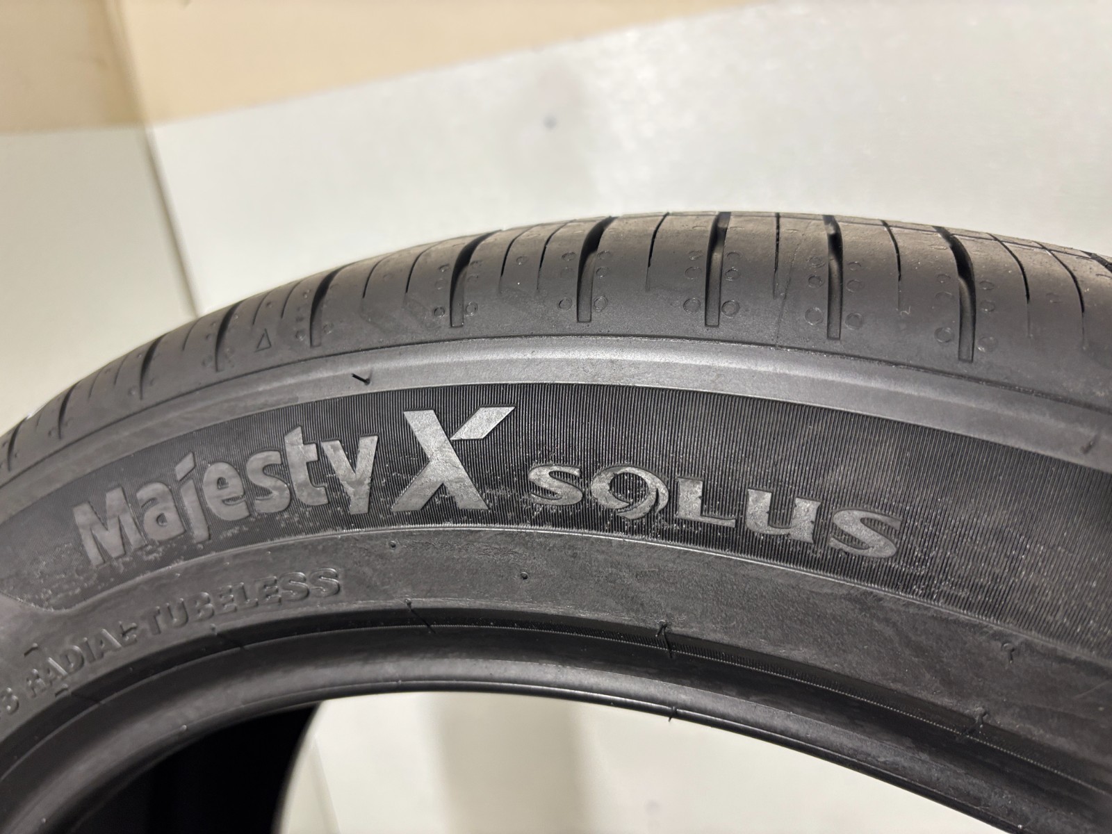 NO SHIPPING ONLY LOCAL PICK UP 2 Tires 265 45 21 Kumho Majesty X Solus