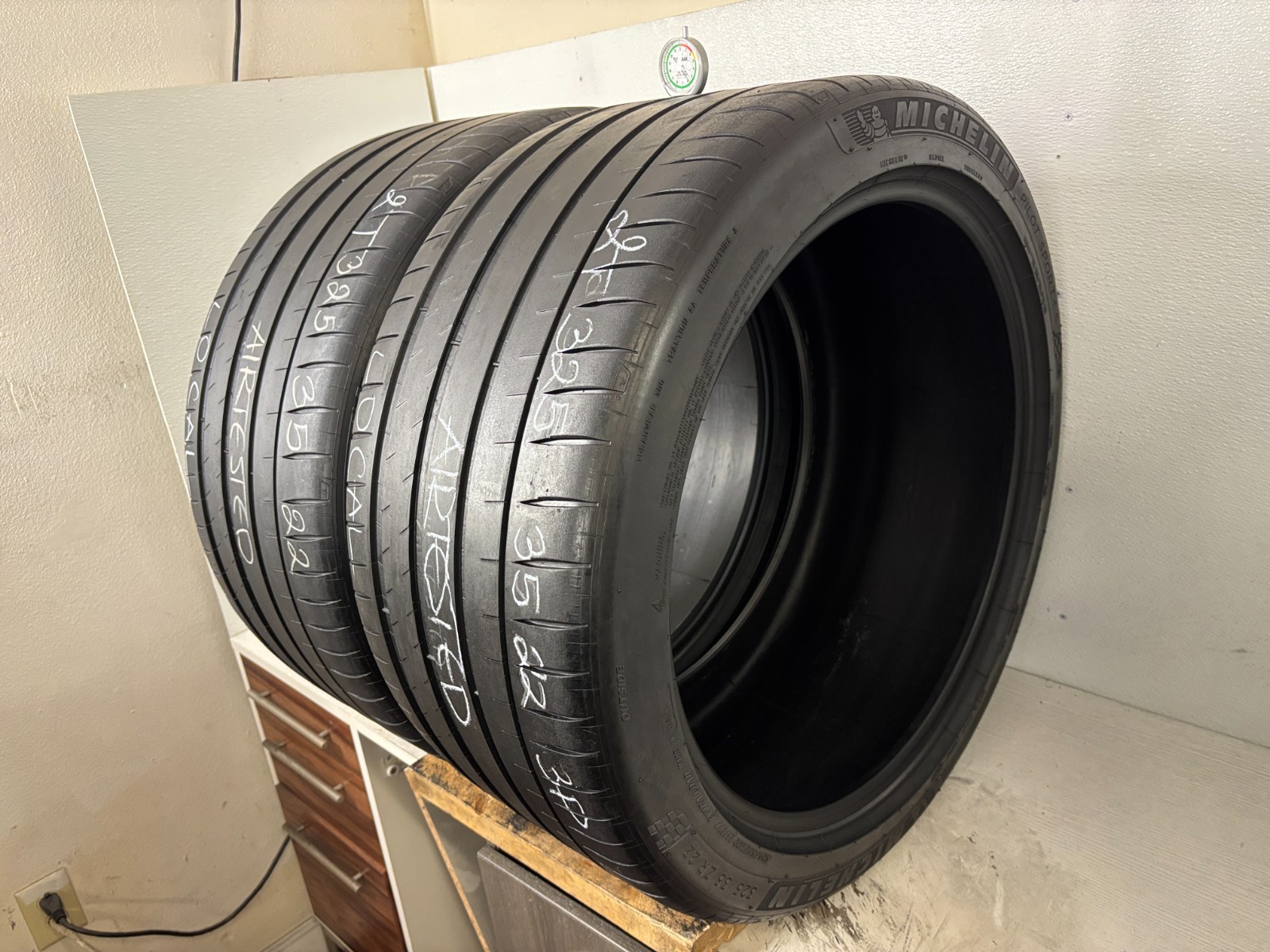 NO SHIPPING ONLY LOCAL PICK UP 2 Tires 325 35 22 Michelin Pilot Sport 4S MO1