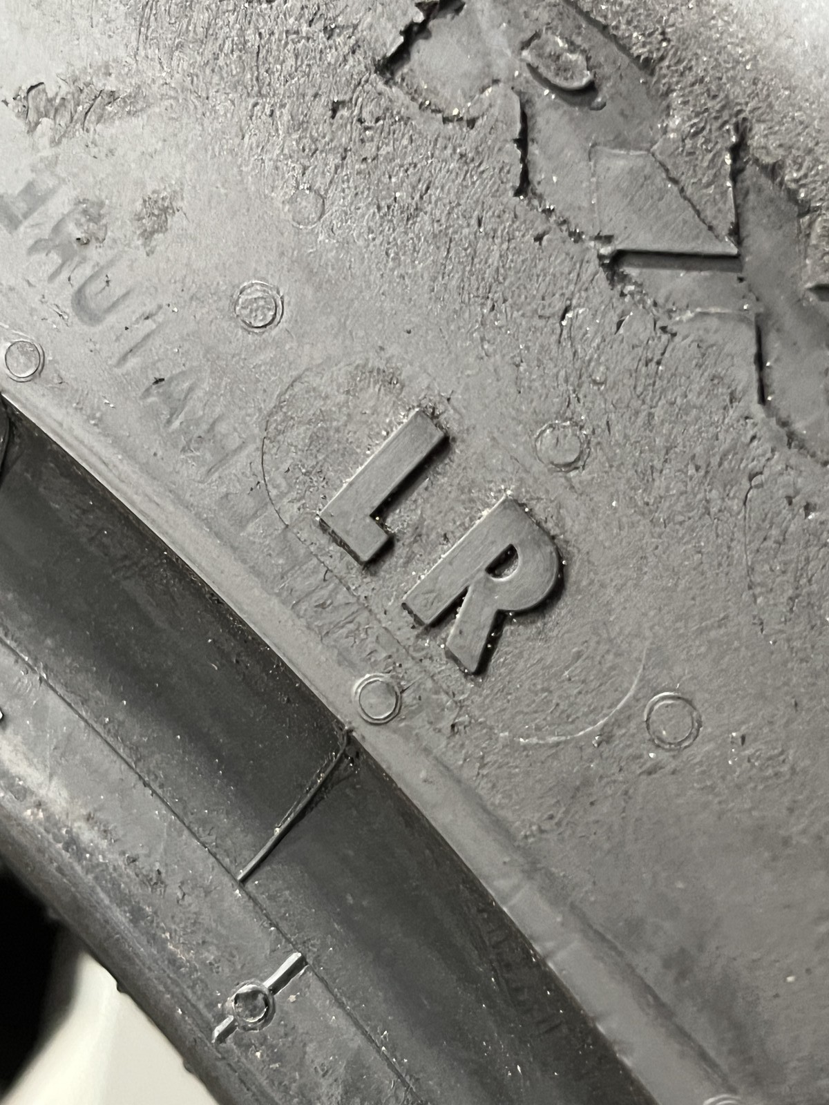 1 Tire Continental CrossContact RX LR 275/45R22 115W DOT.2724 8/32