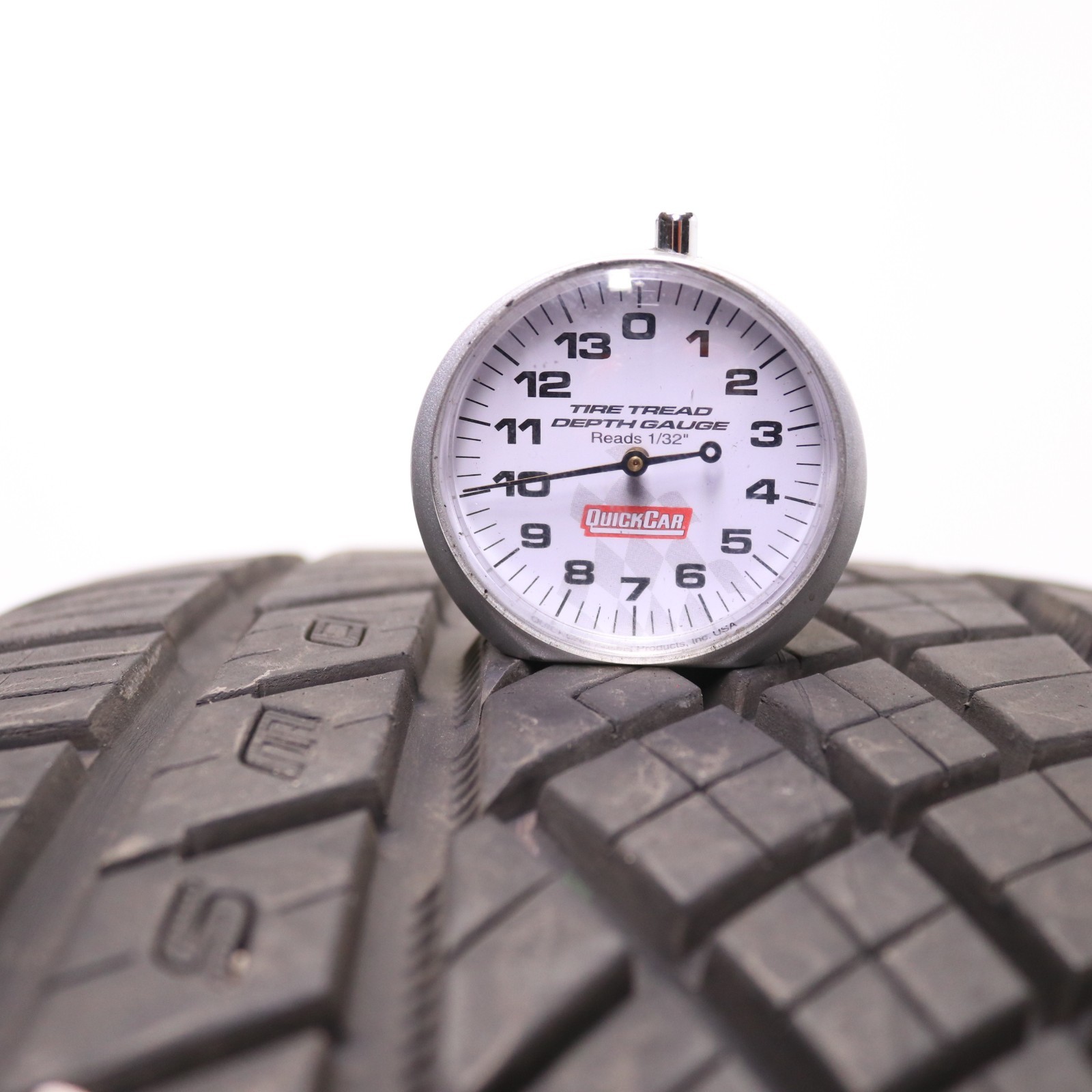 Used 235/35ZR20 Continental ExtremeContact DWS06 Plus – 92Y – 10/32 No Repairs