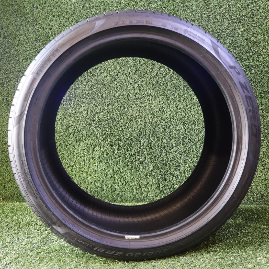 1 305 30 21 Pirelli PZERO PZ4 RSC with 80% Tread 7/32 100Y #28050